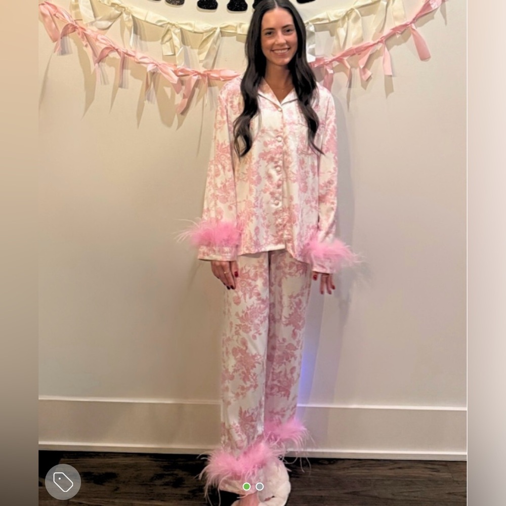 LIKE NEW Bon Viviann English Rose Feather Trim Pajama Set